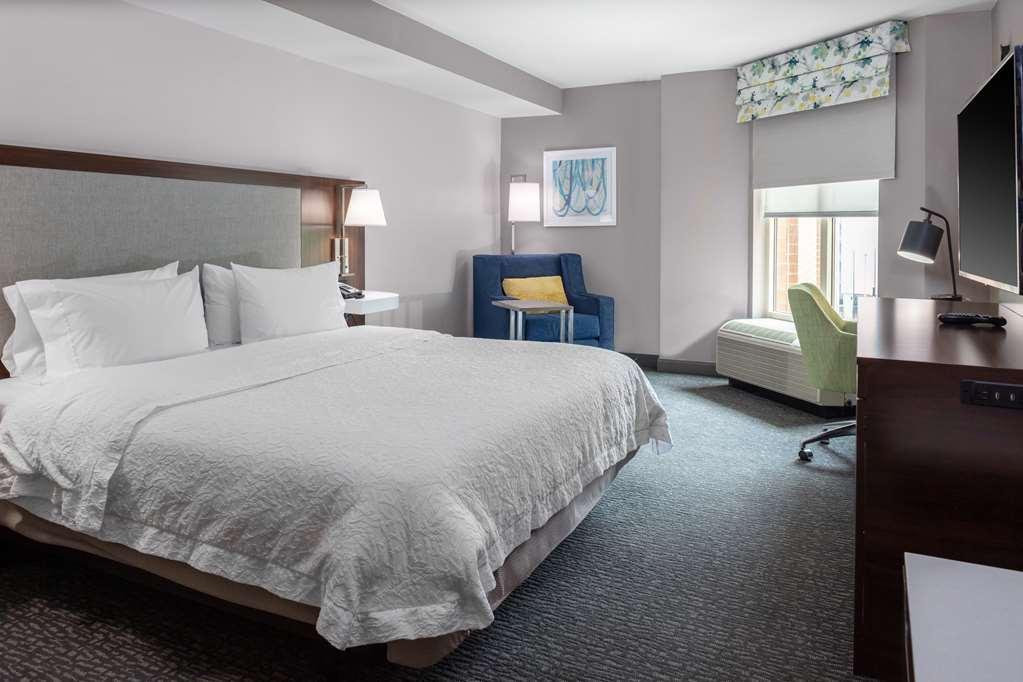 Hampton Inn & Suites Arlington Crystal City Dca Room photo