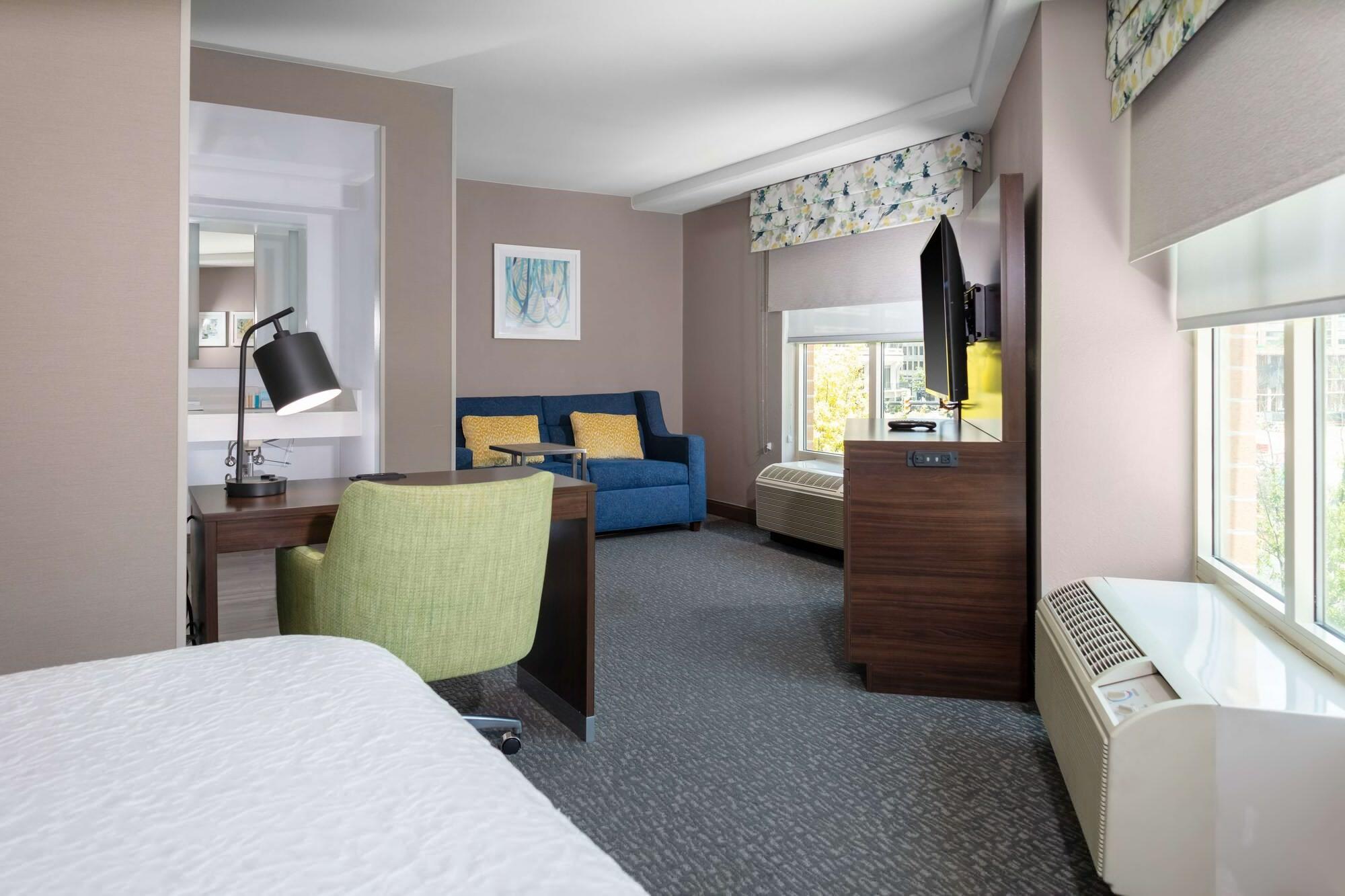 Hampton Inn & Suites Arlington Crystal City Dca Exterior photo